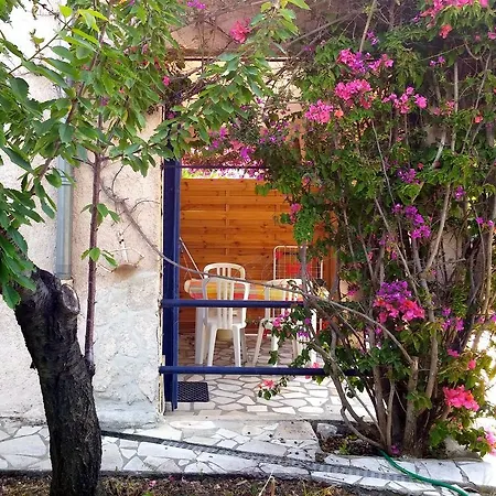Dans La Belouna * Juan-les-Pins